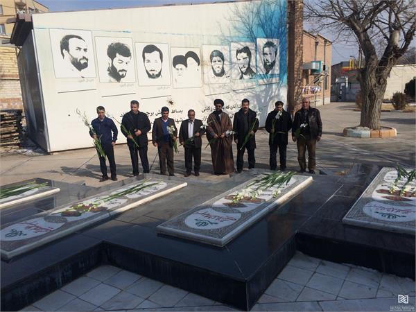 دیدار با خانواده شهدا و مراسم غبار رویی مزار شهدای گمنام توسط کارکنان شرکت جلفا